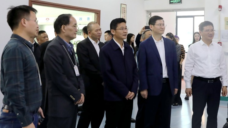湖南省人民政府副省長、黨組成員曹志強(qiáng) 蒞臨炬神電子調(diào)研